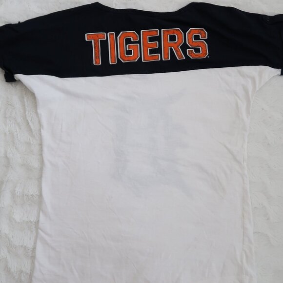 Detroit Tigers Sports Tee! - Picture 2 of 7
